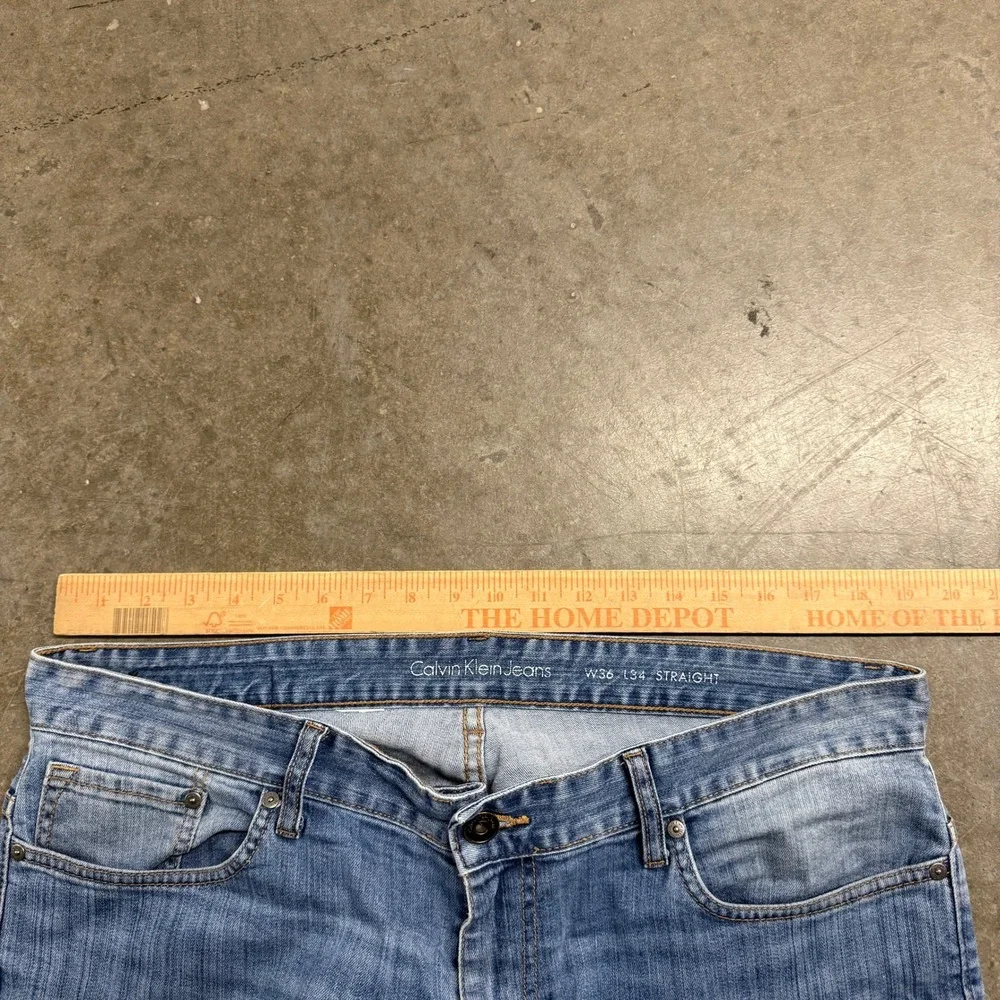 Calvin Klein Jeans Mens 36x34‎ Straight Leg Light Wash Blue Denim Jeans